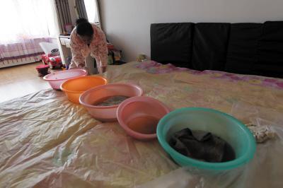 蓟州楼上漏水，住户失联，小区没物管，业主维权难！律师来支招……